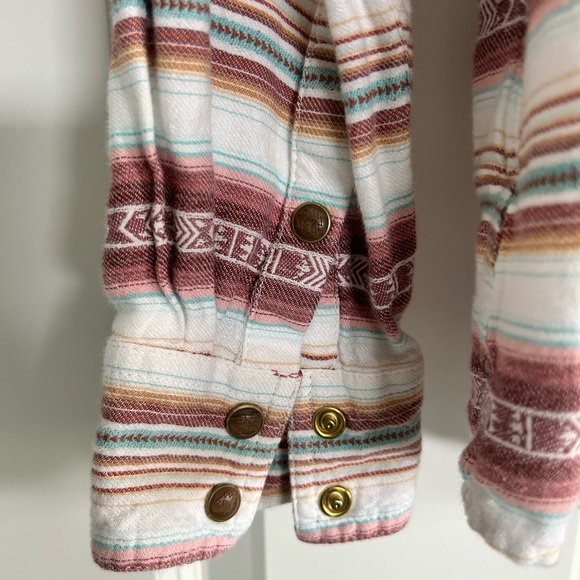 Ariat Button-up Long Sleeve, Size Small - Picture 6 of 6